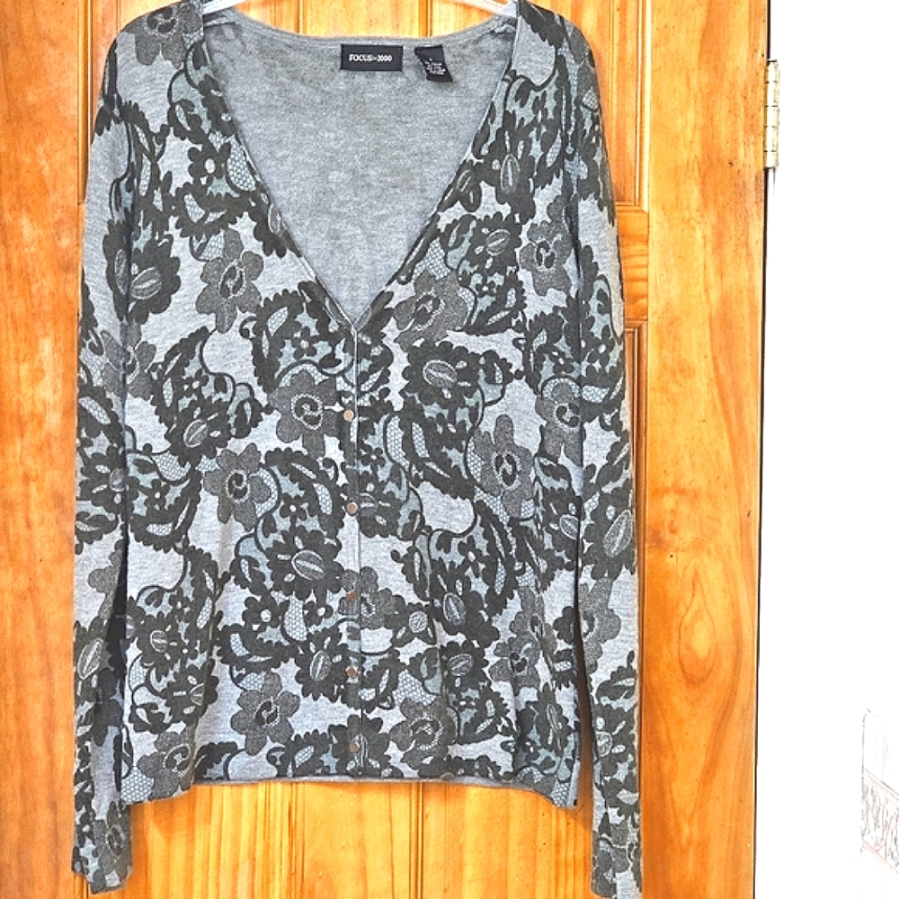 Focus 2000 Women's Floral Print  Deep V-neck  Cardigan Sweater, Size L